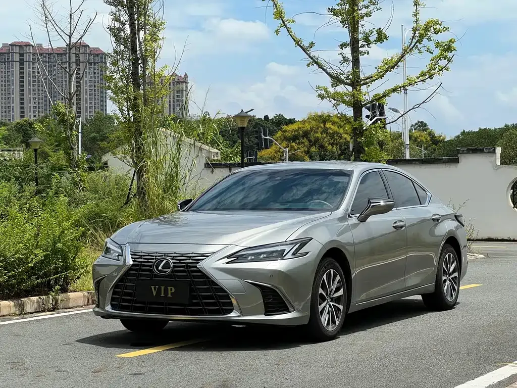 Lexus ES — фото 1