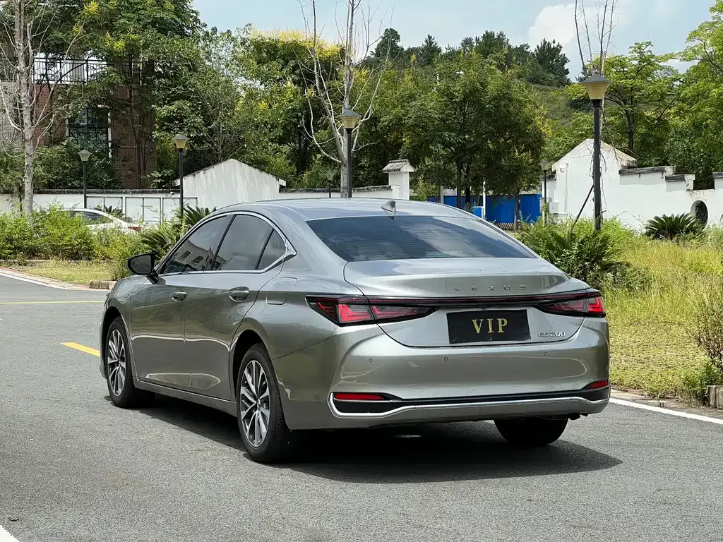 Lexus ES — фото 9