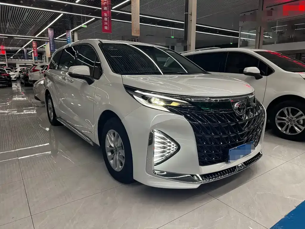 Toyota Granvia — фото 9