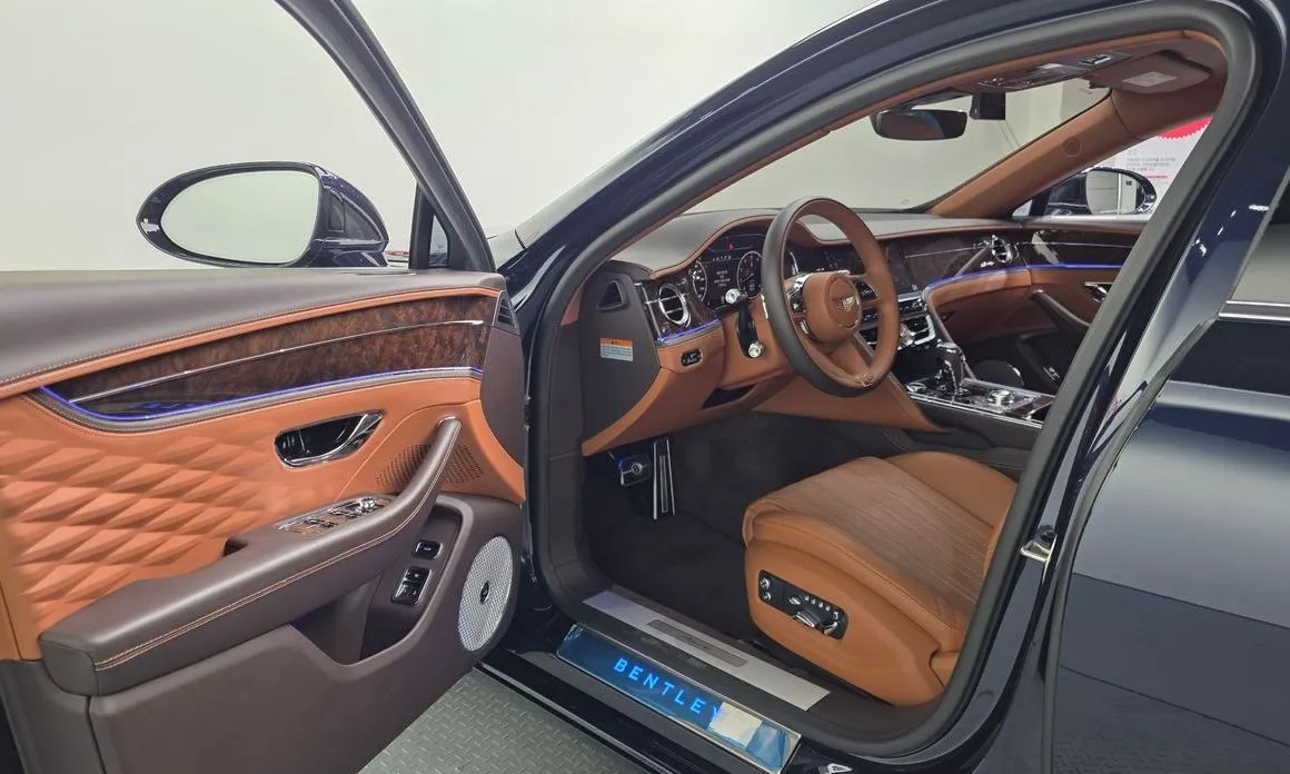 Bentley Flying Spur — фото 3