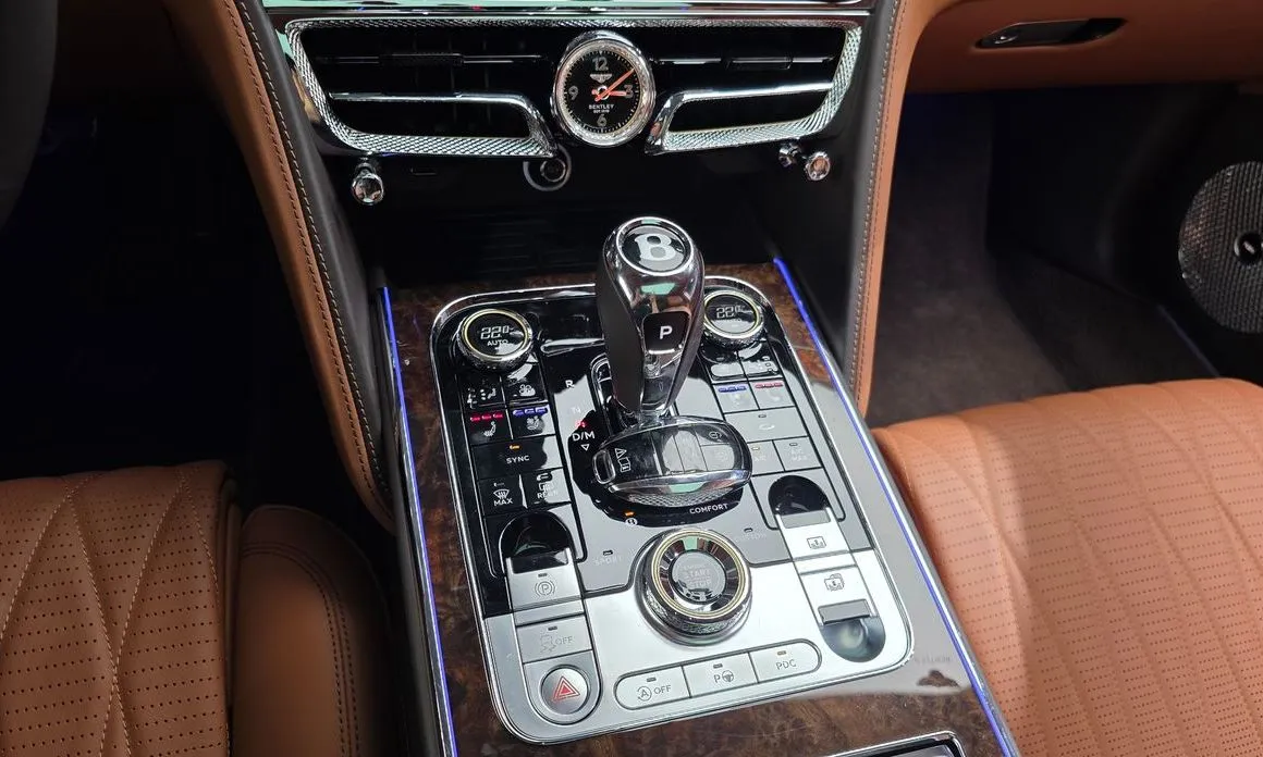 Bentley Flying Spur — фото 4