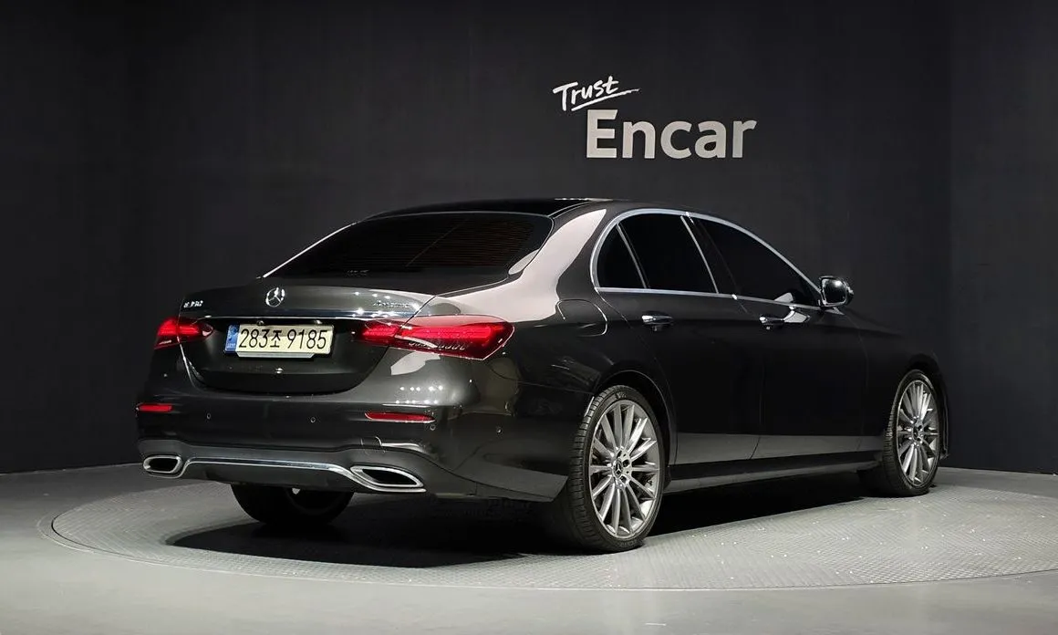 Mercedes-Benz E-Class — фото 9