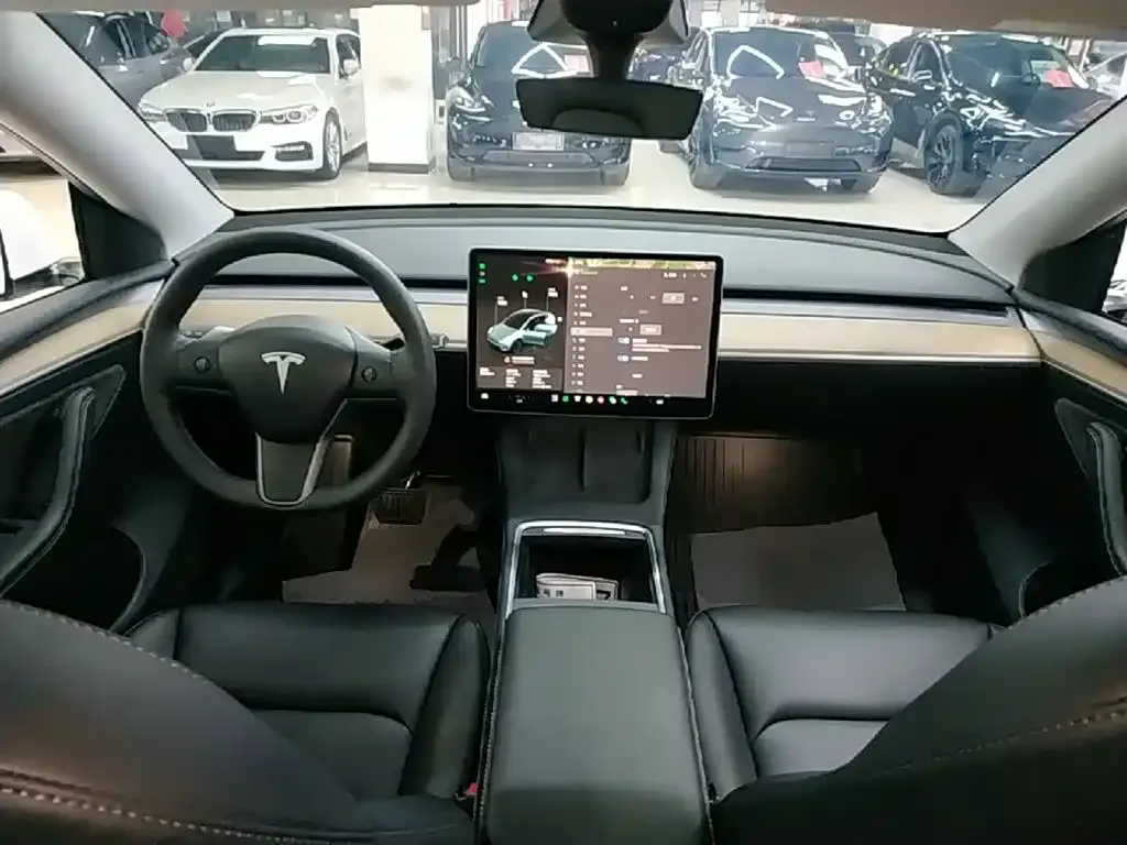 Tesla Model Y — фото 5