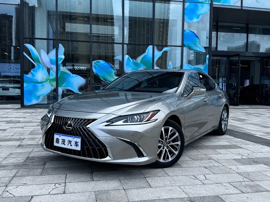 Lexus ES — фото 1