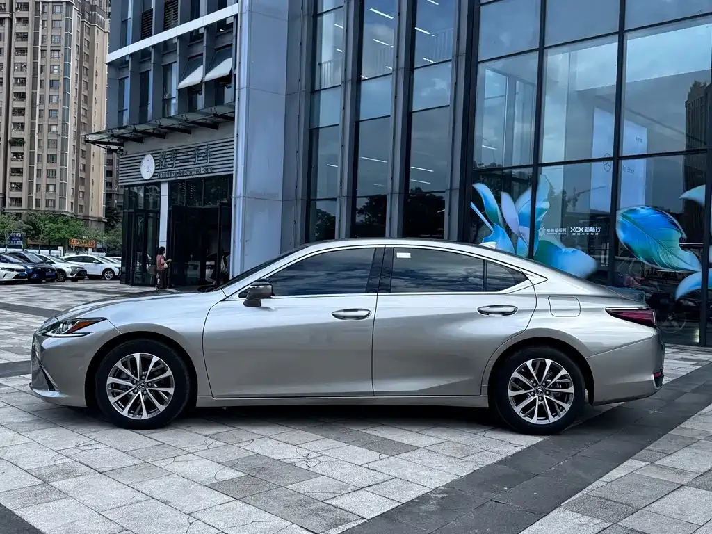 Lexus ES — фото 9