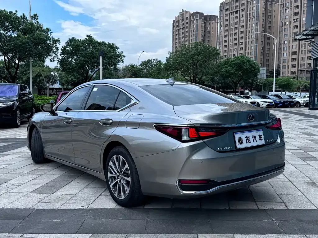 Lexus ES — фото 2