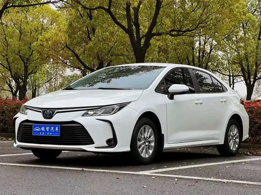 Toyota Corolla — фото 1