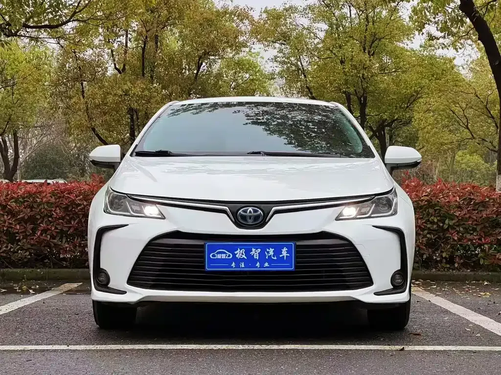 Toyota Corolla — фото 10