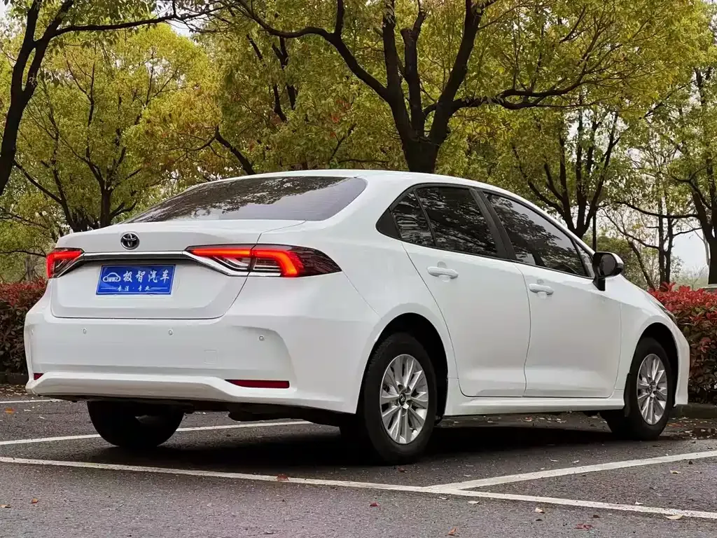 Toyota Corolla — фото 9