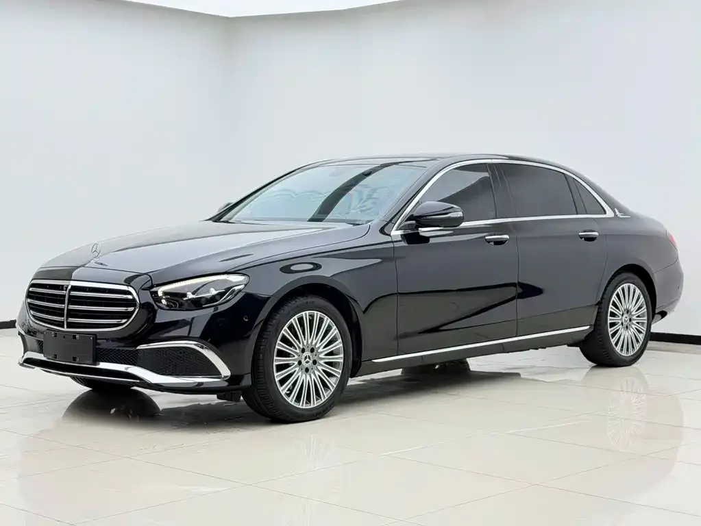 Mercedes-Benz E-Class — фото 1