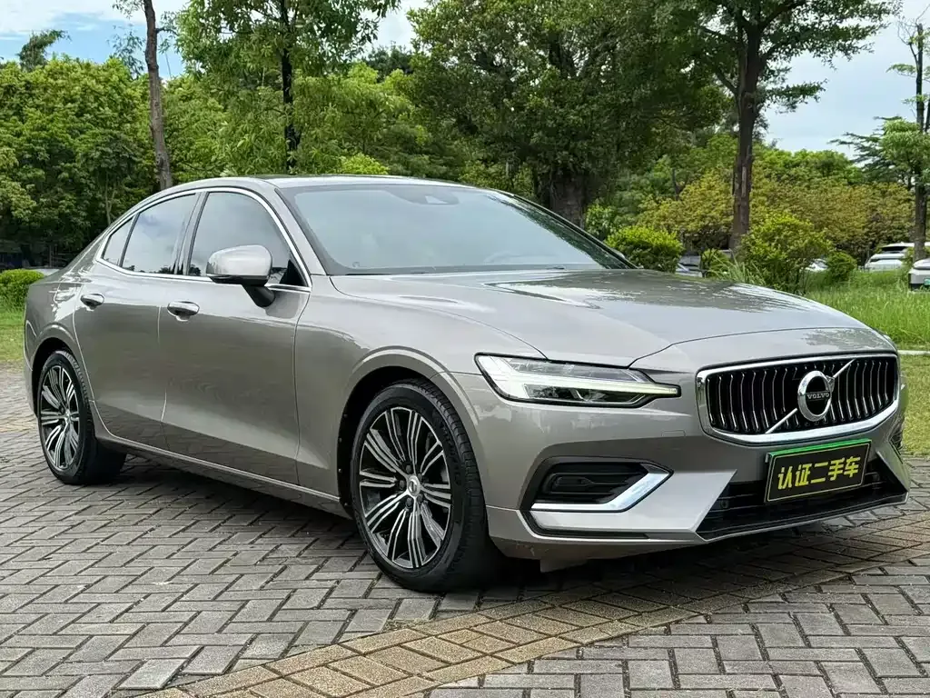 Volvo S60 — фото 8