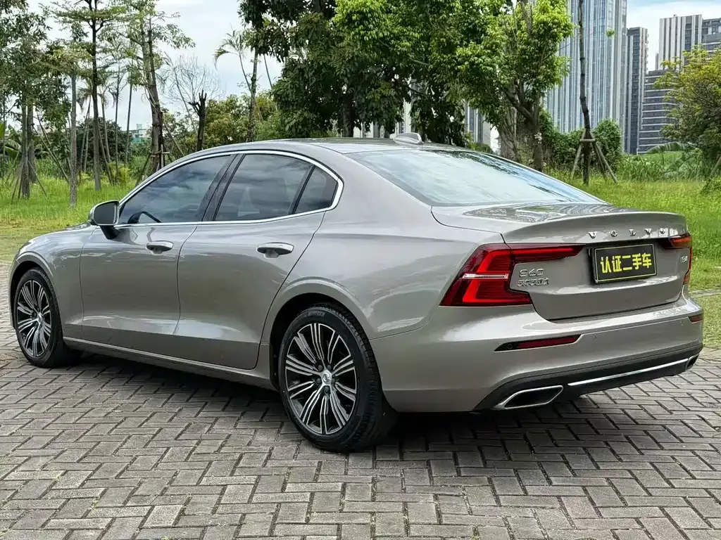Volvo S60 — фото 9