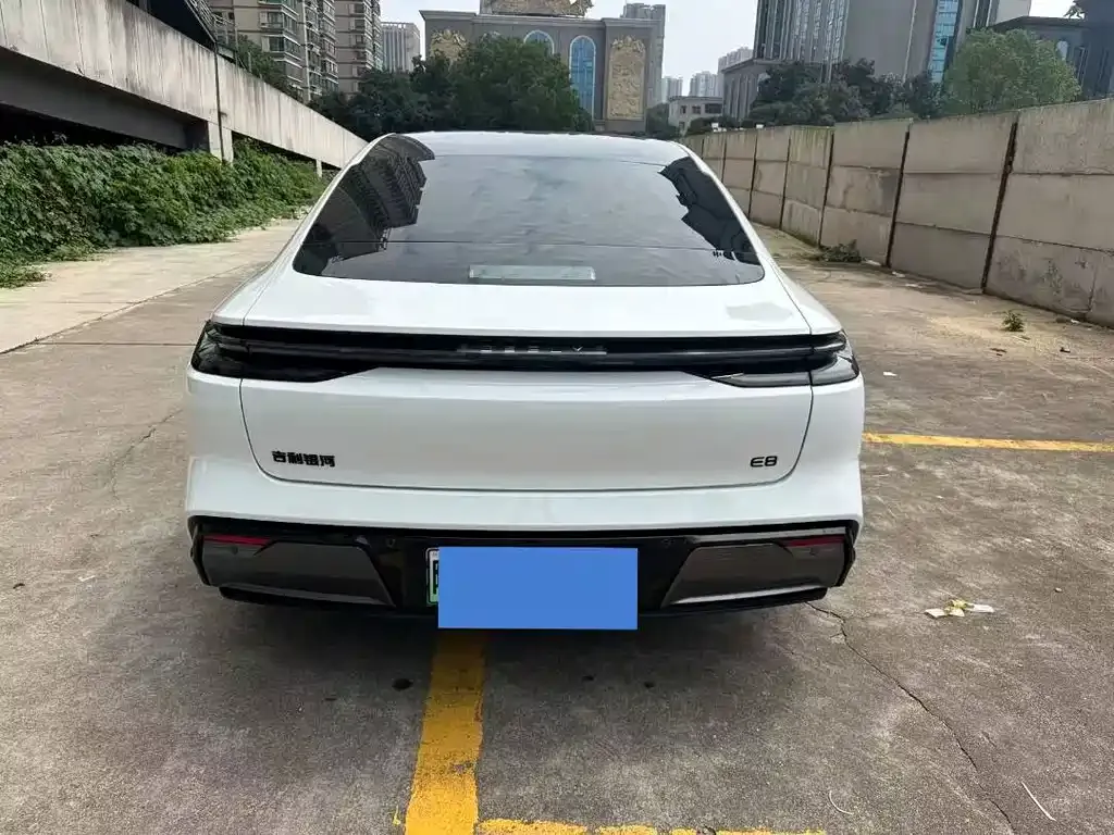 Geely Galaxy E8 — фото 10
