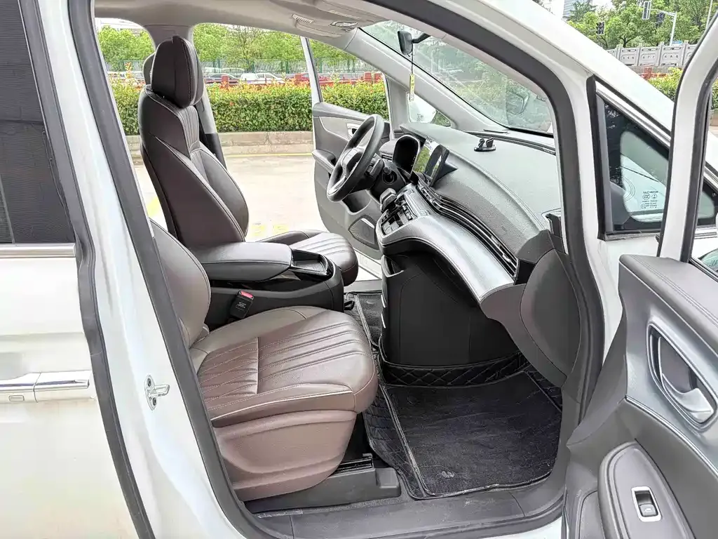 Roewe iMAX8 — фото 2
