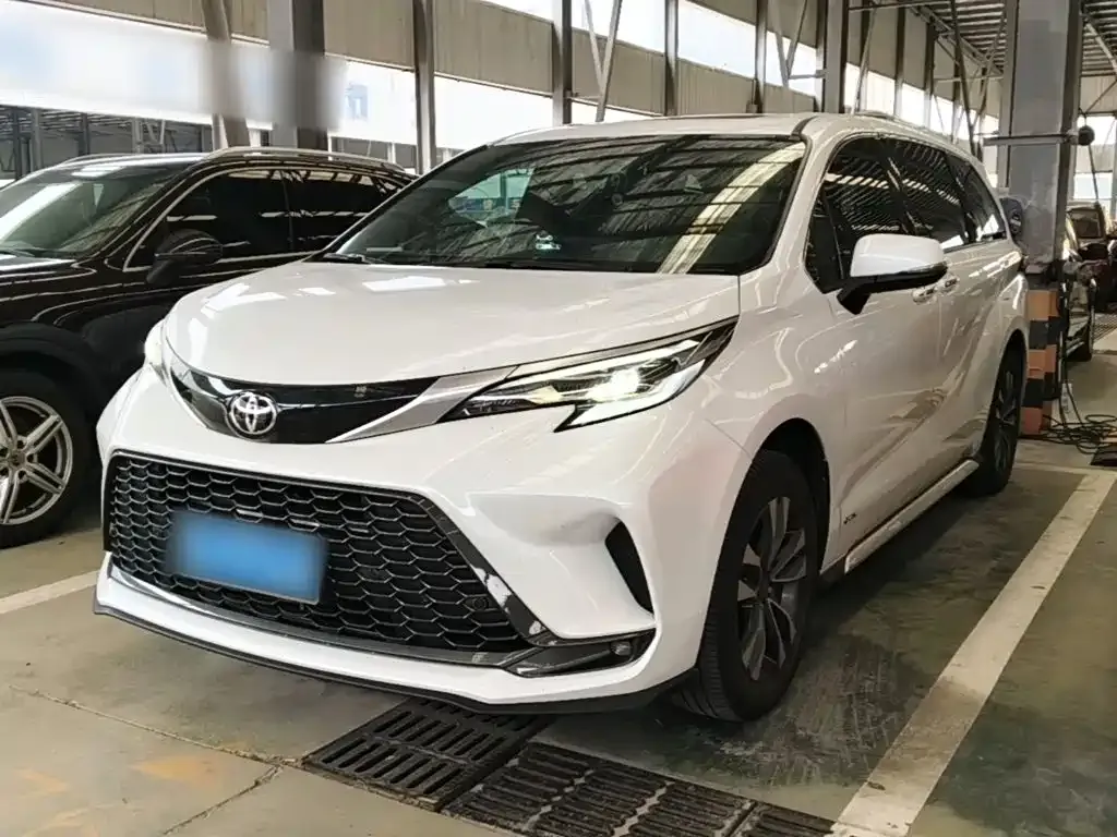 Toyota Granvia — фото 10