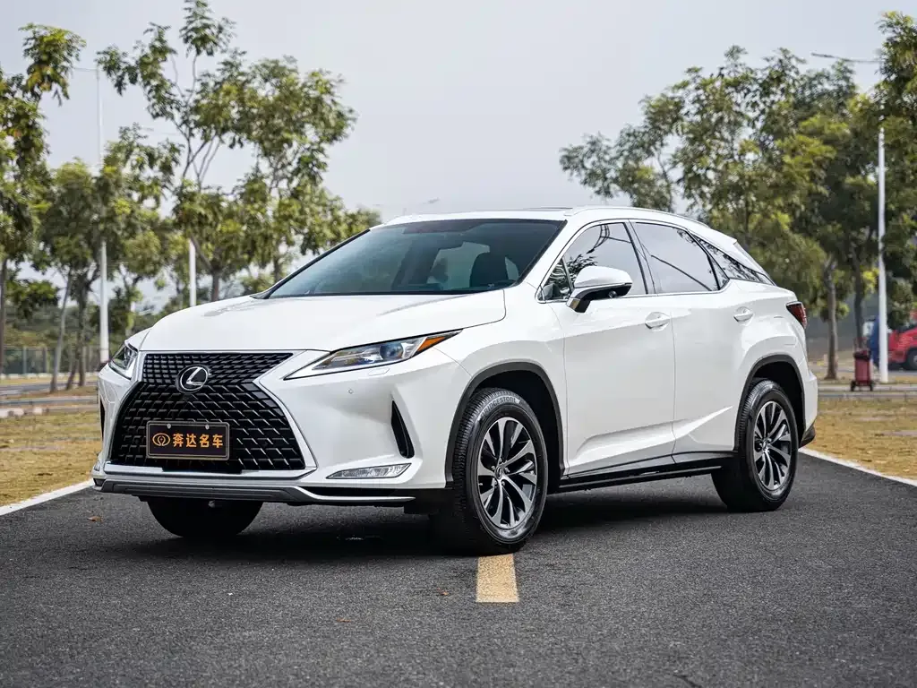 Lexus RX — фото 1