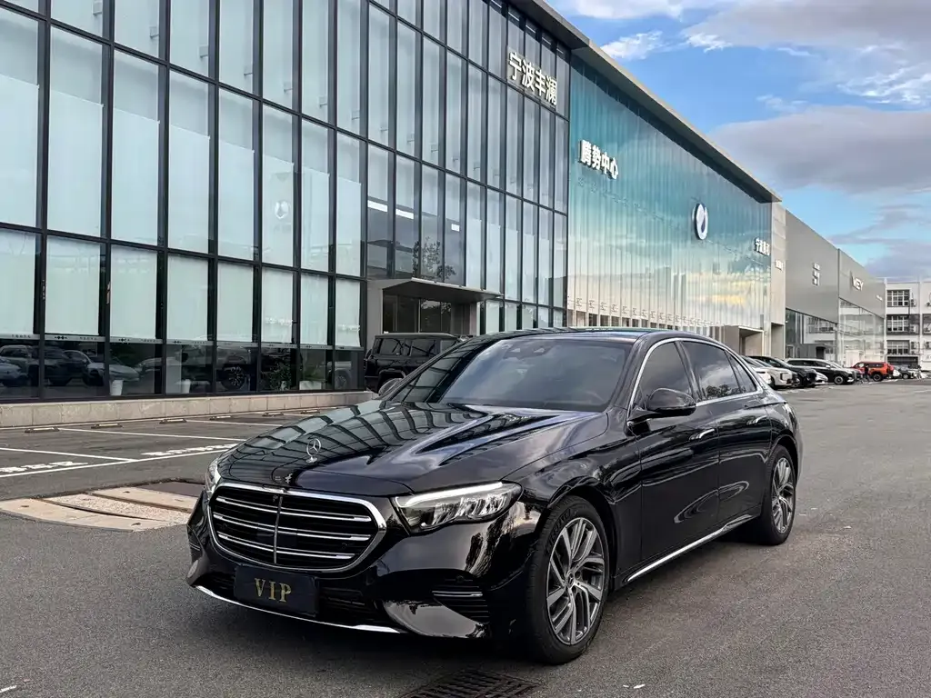 Mercedes-Benz E-Class — фото 1