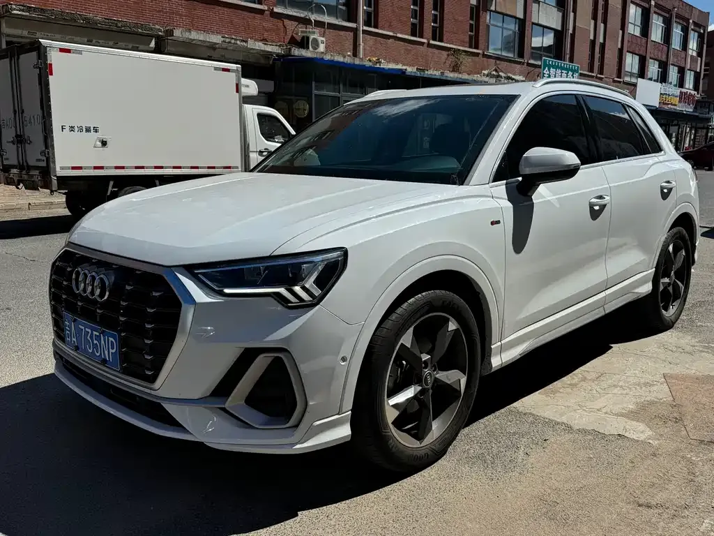 Audi Q3 — фото 1