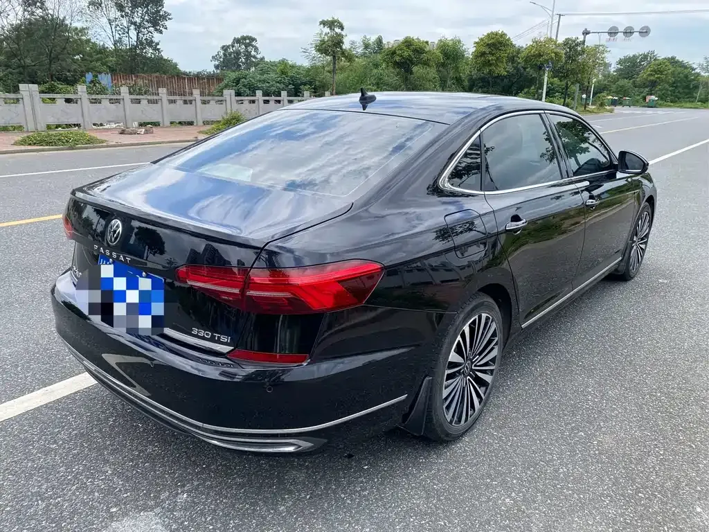 Volkswagen Passat — фото 10