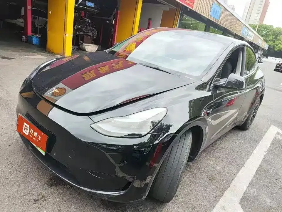 Tesla Model Y — фото 1