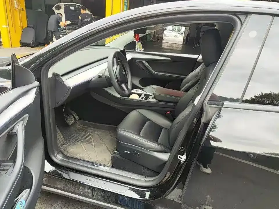 Tesla Model Y — фото 3