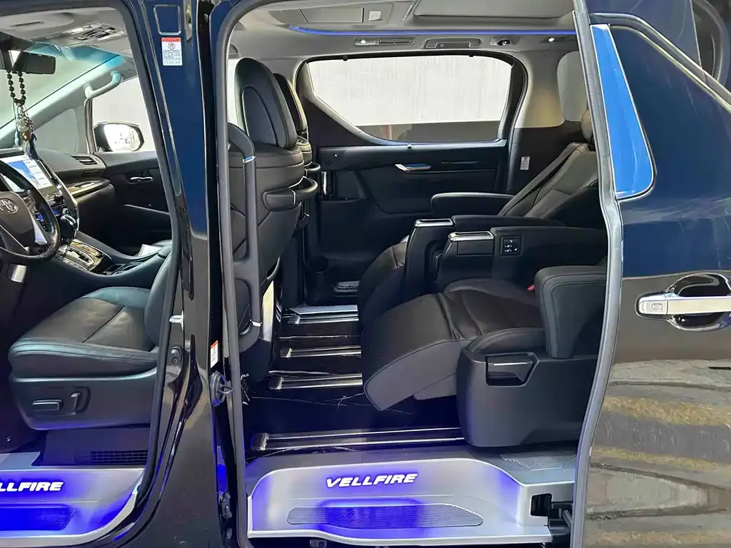 Toyota Vellfire — фото 9