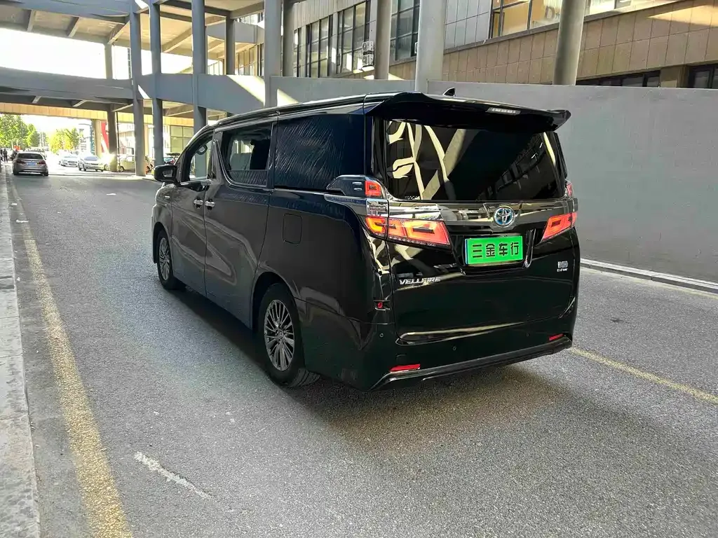 Toyota Vellfire — фото 7