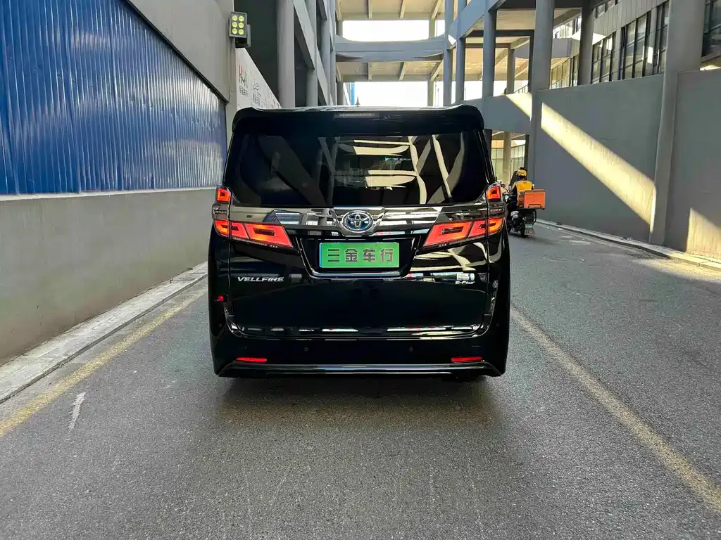 Toyota Vellfire — фото 8