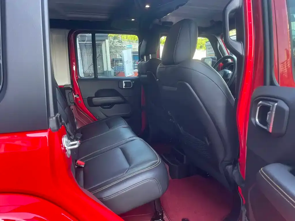 Jeep Wrangler — фото 9