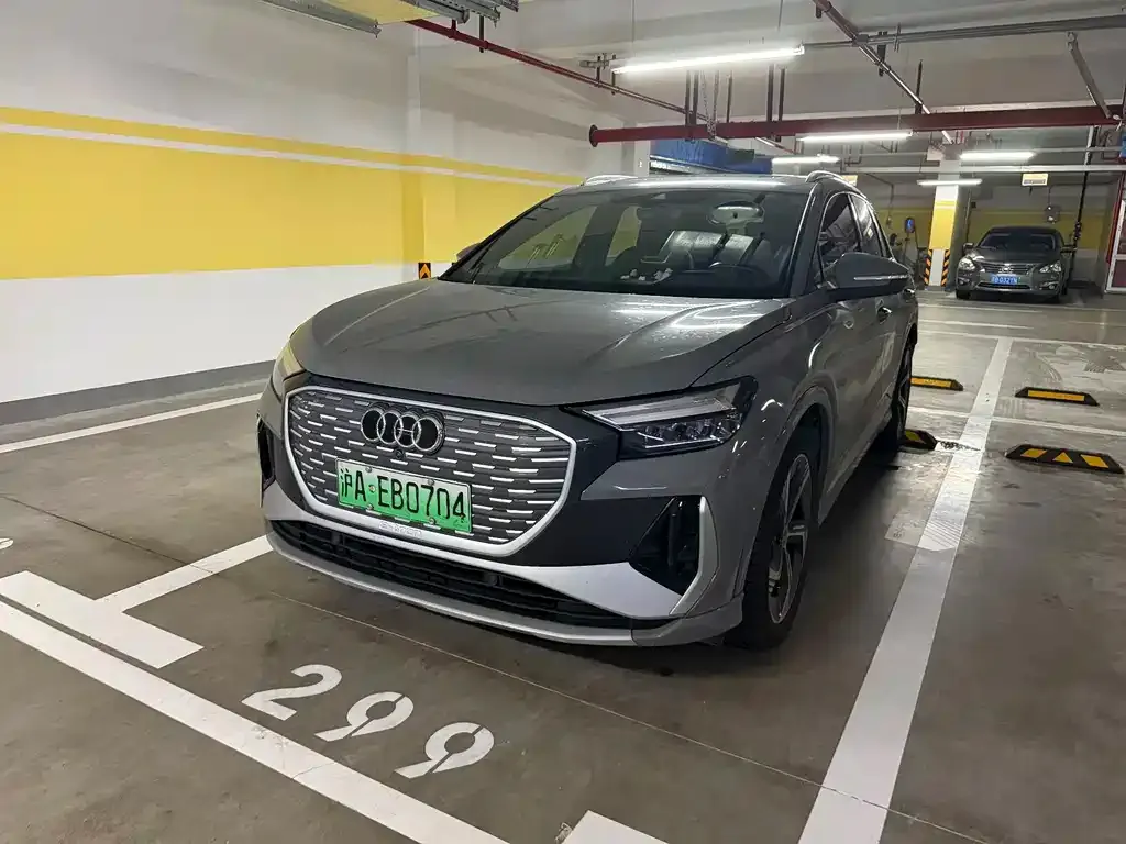 Audi Q4 e-tron — фото 1