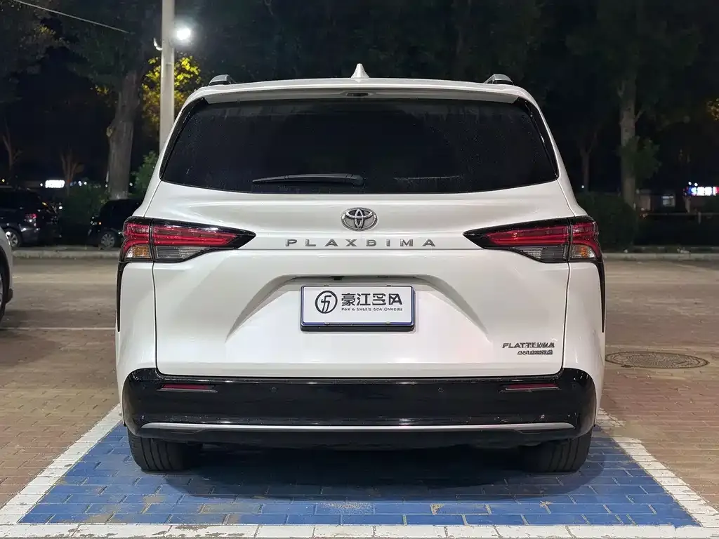 Toyota Sienna — фото 2