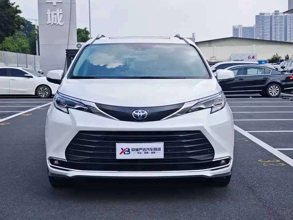 Toyota Sienna — фото 2