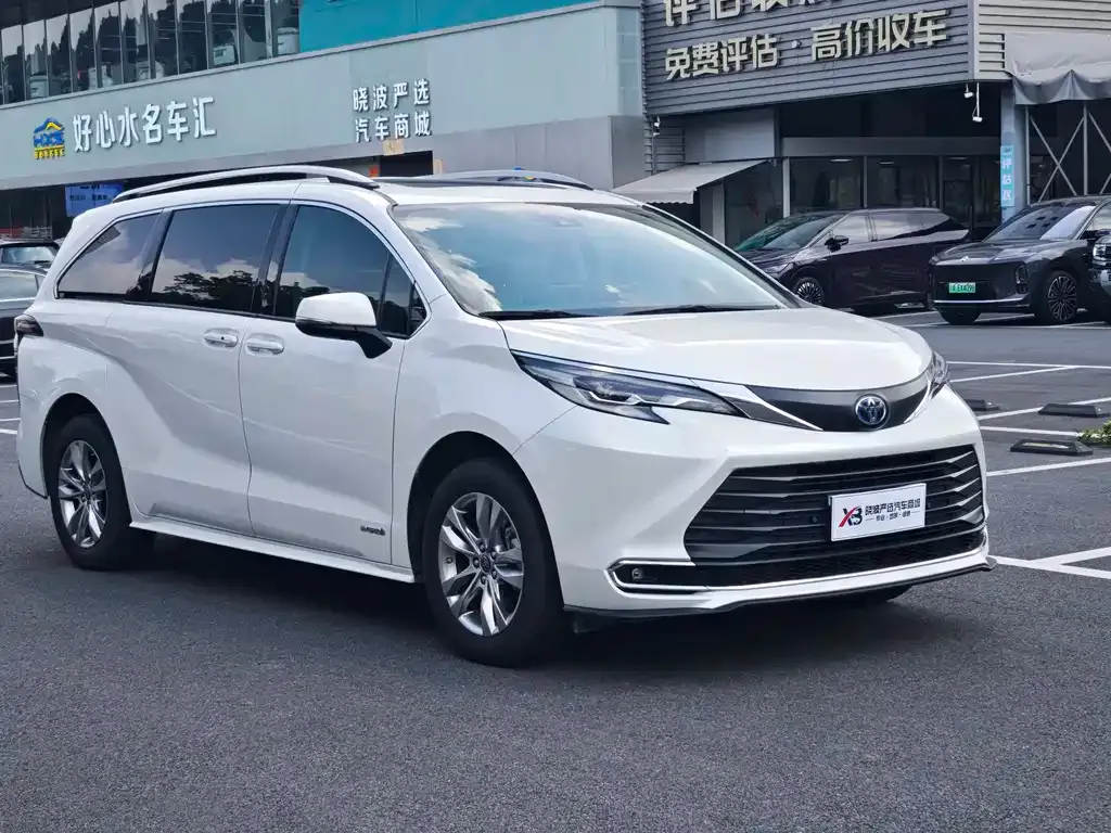 Toyota Sienna — фото 4