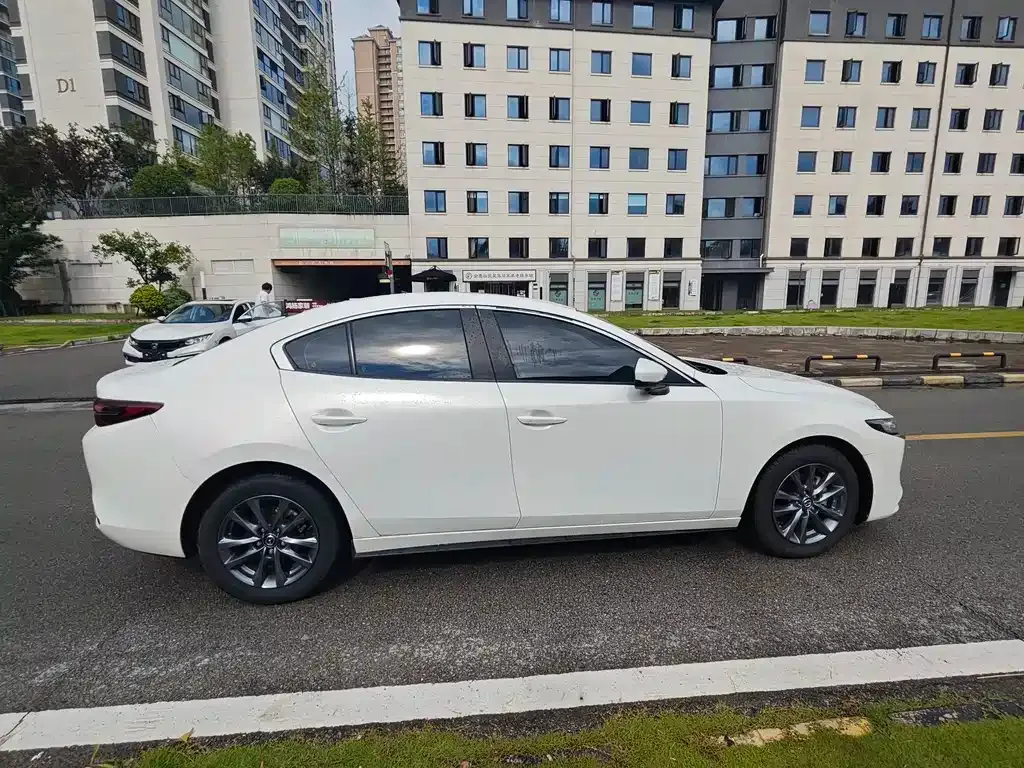 Mazda 3 Axela — фото 10