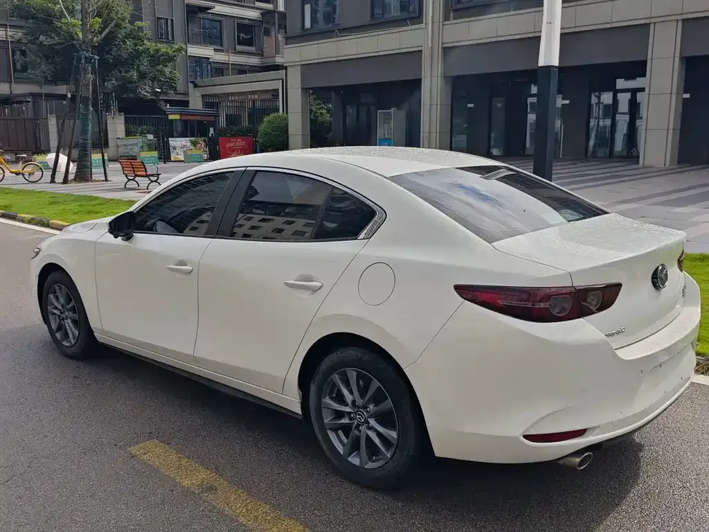 Mazda 3 Axela — фото 3