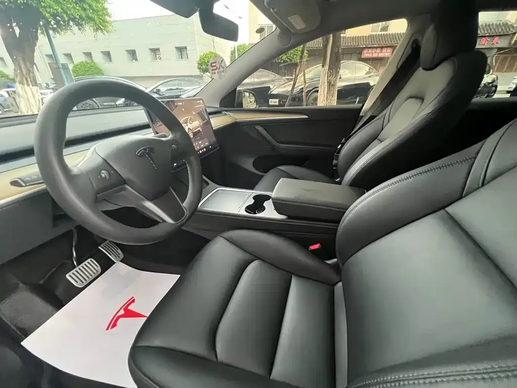 Tesla Model Y — фото 8