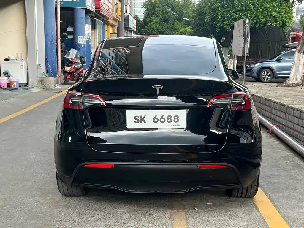 Tesla Model Y — фото 7