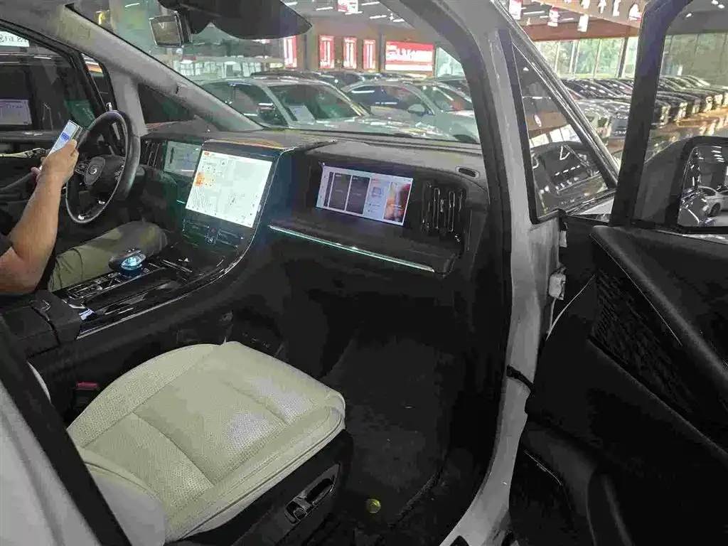 GAC Motor Trumpchi E9 — фото 10