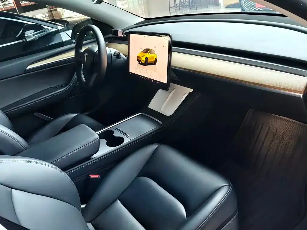Tesla Model Y — фото 5