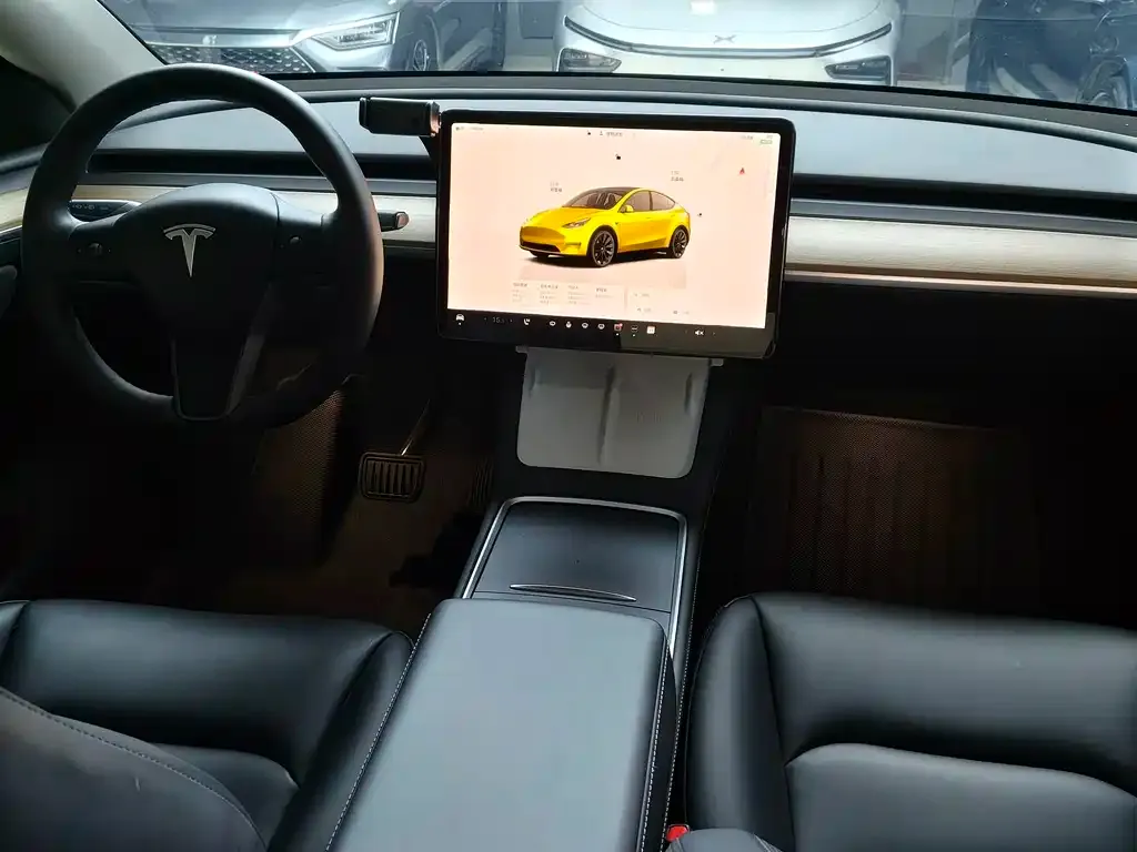 Tesla Model Y — фото 2