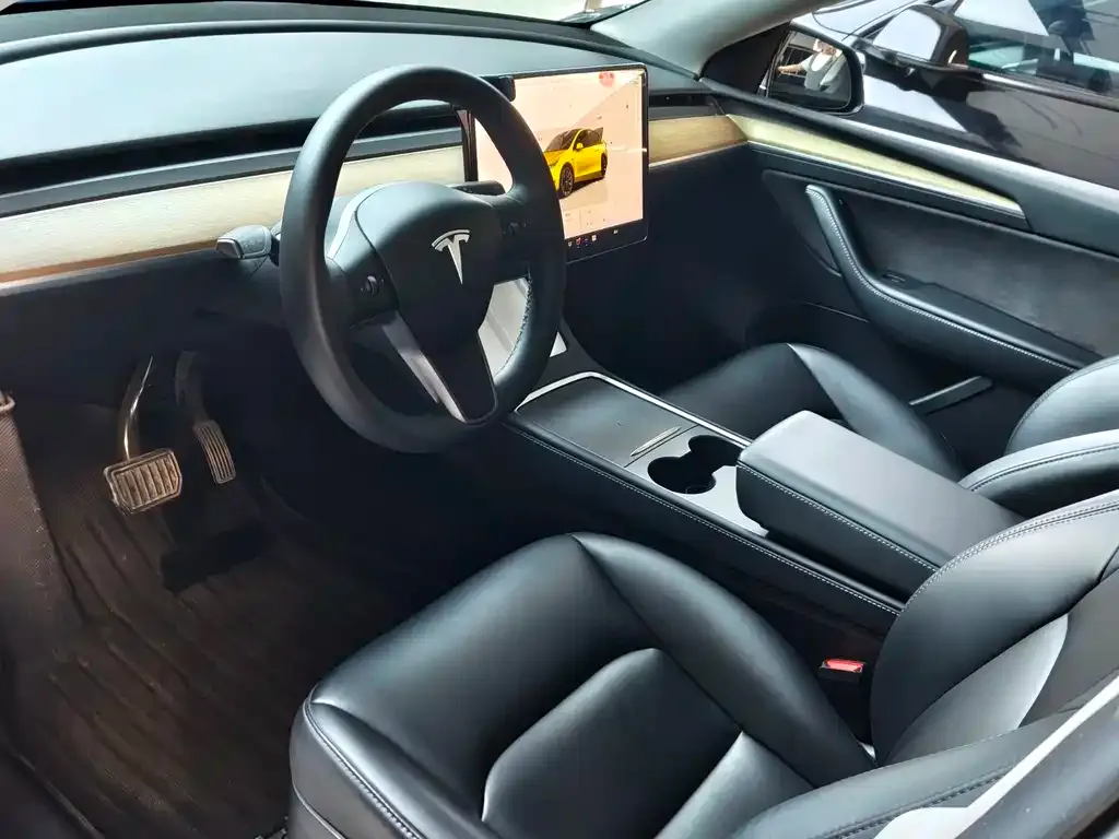 Tesla Model Y — фото 3