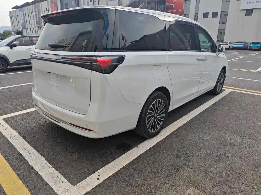 Buick GL8 Hybrid — фото 8
