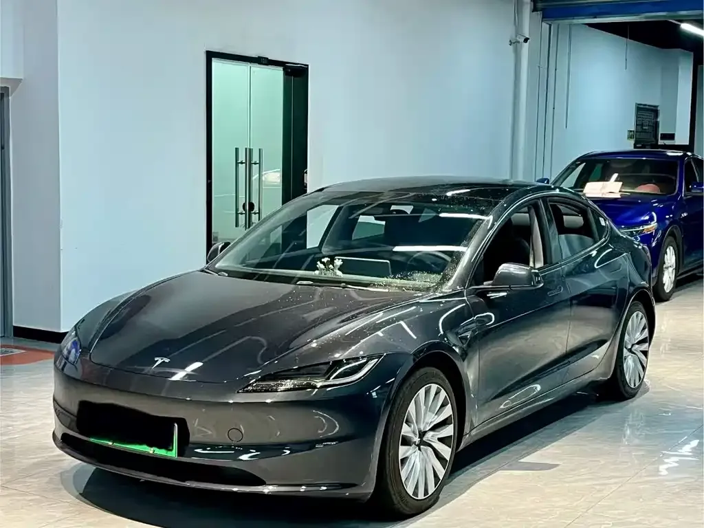 Tesla Model 3 — фото 1