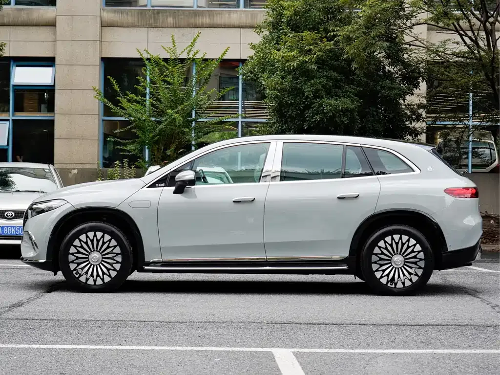Mercedes-Benz EQS SUV — фото 9