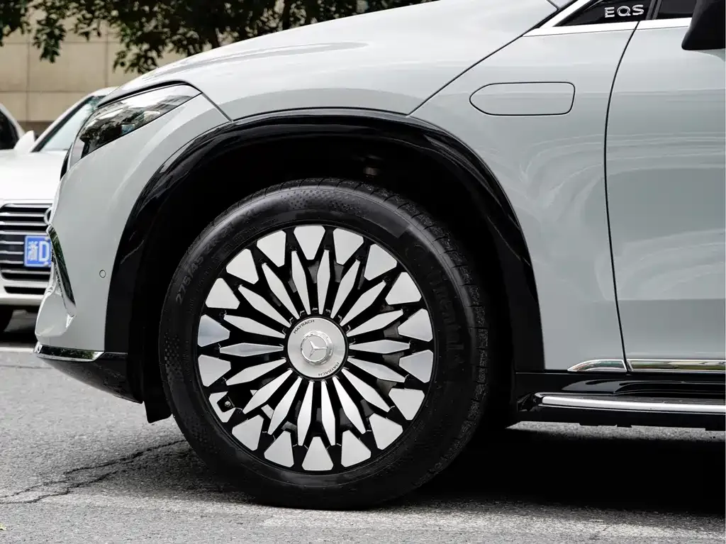 Mercedes-Benz EQS SUV — фото 5