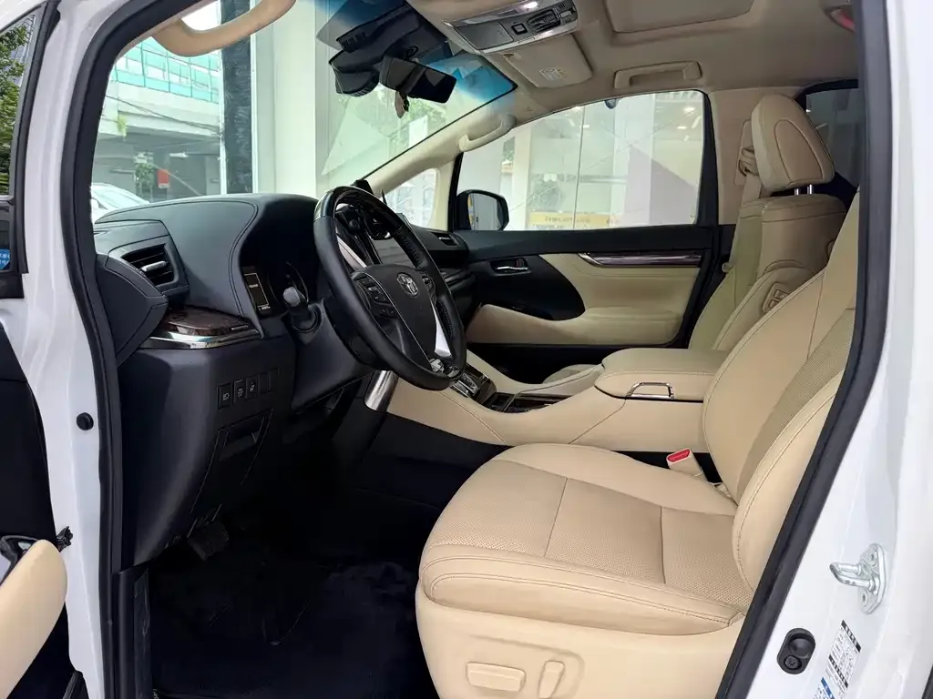 Toyota Alphard — фото 2