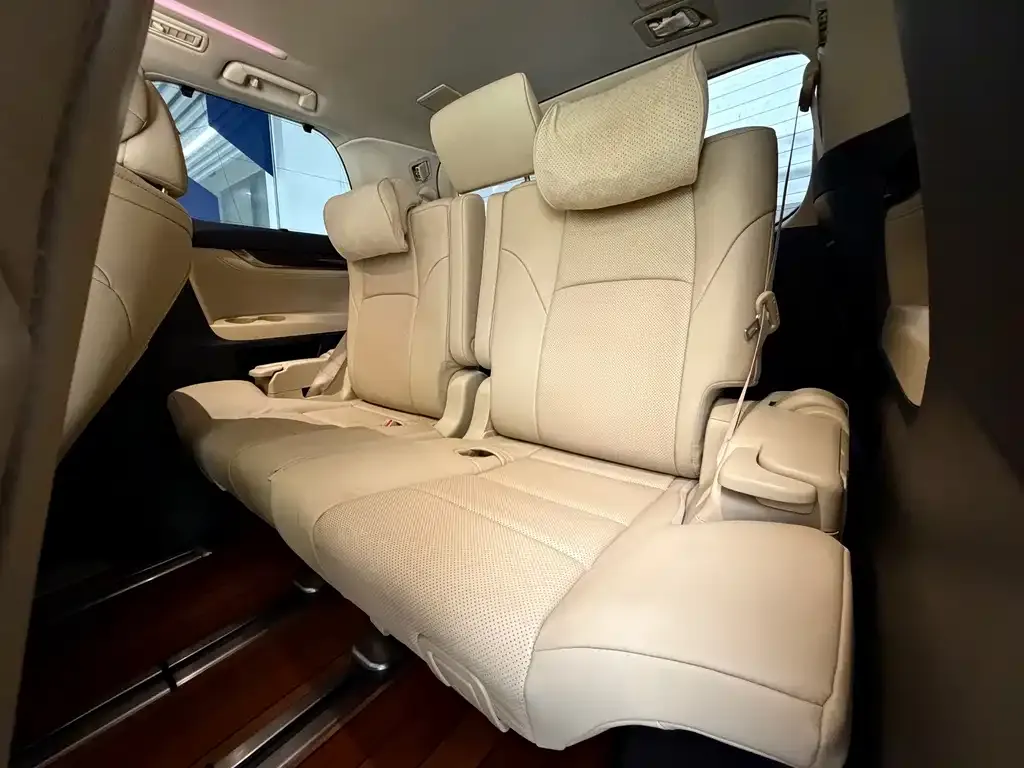 Toyota Alphard — фото 7