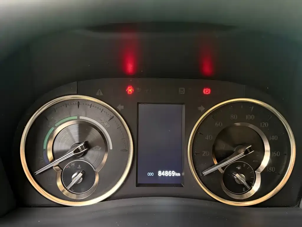 Toyota Alphard — фото 5