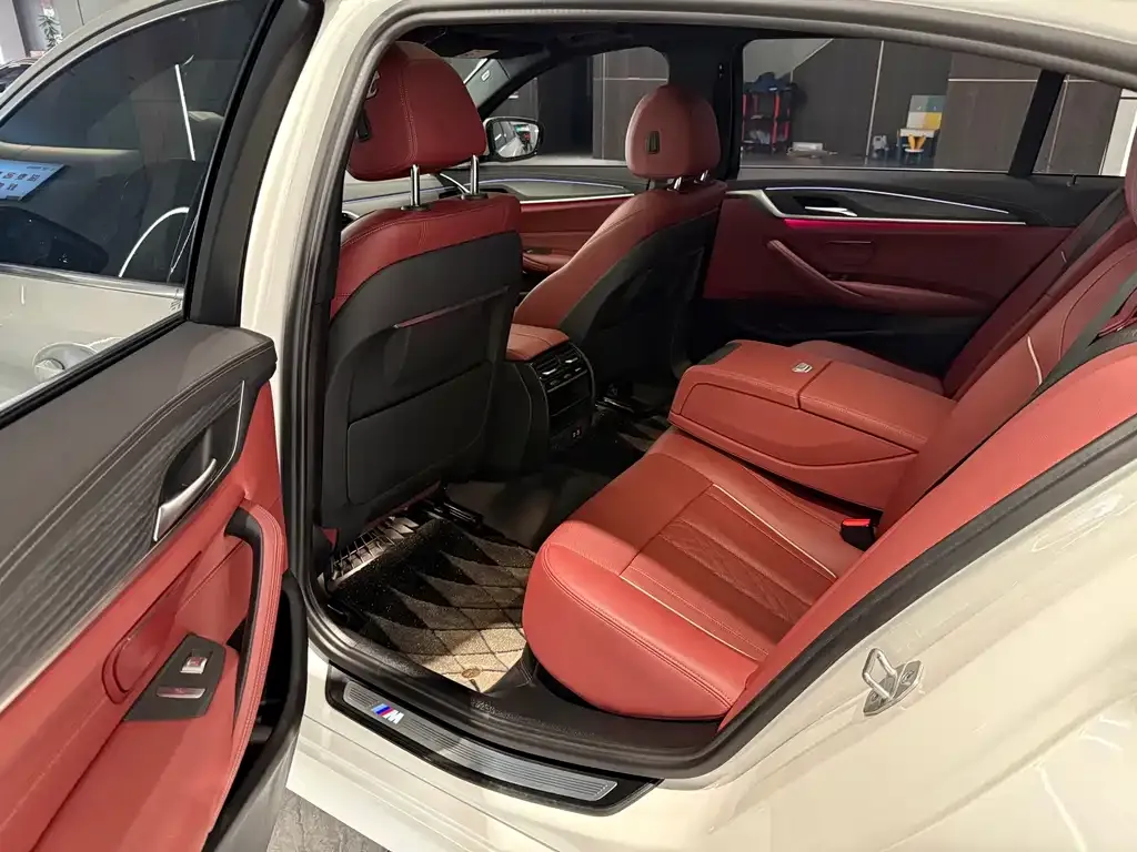 BMW 5 Series — фото 10