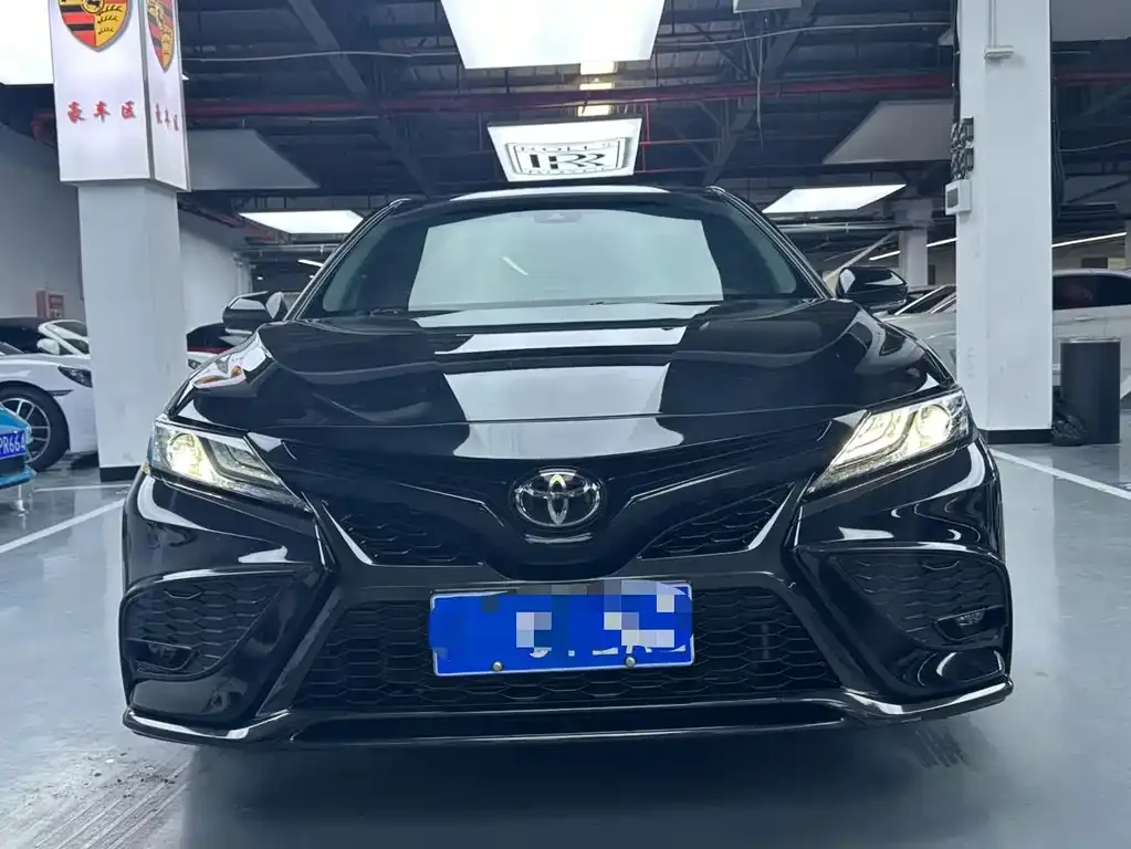Toyota Camry — фото 4